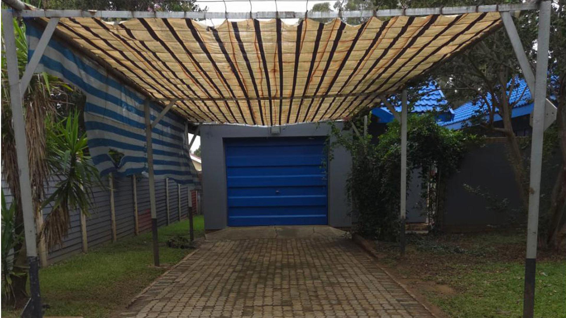 Garage of property in Songloed