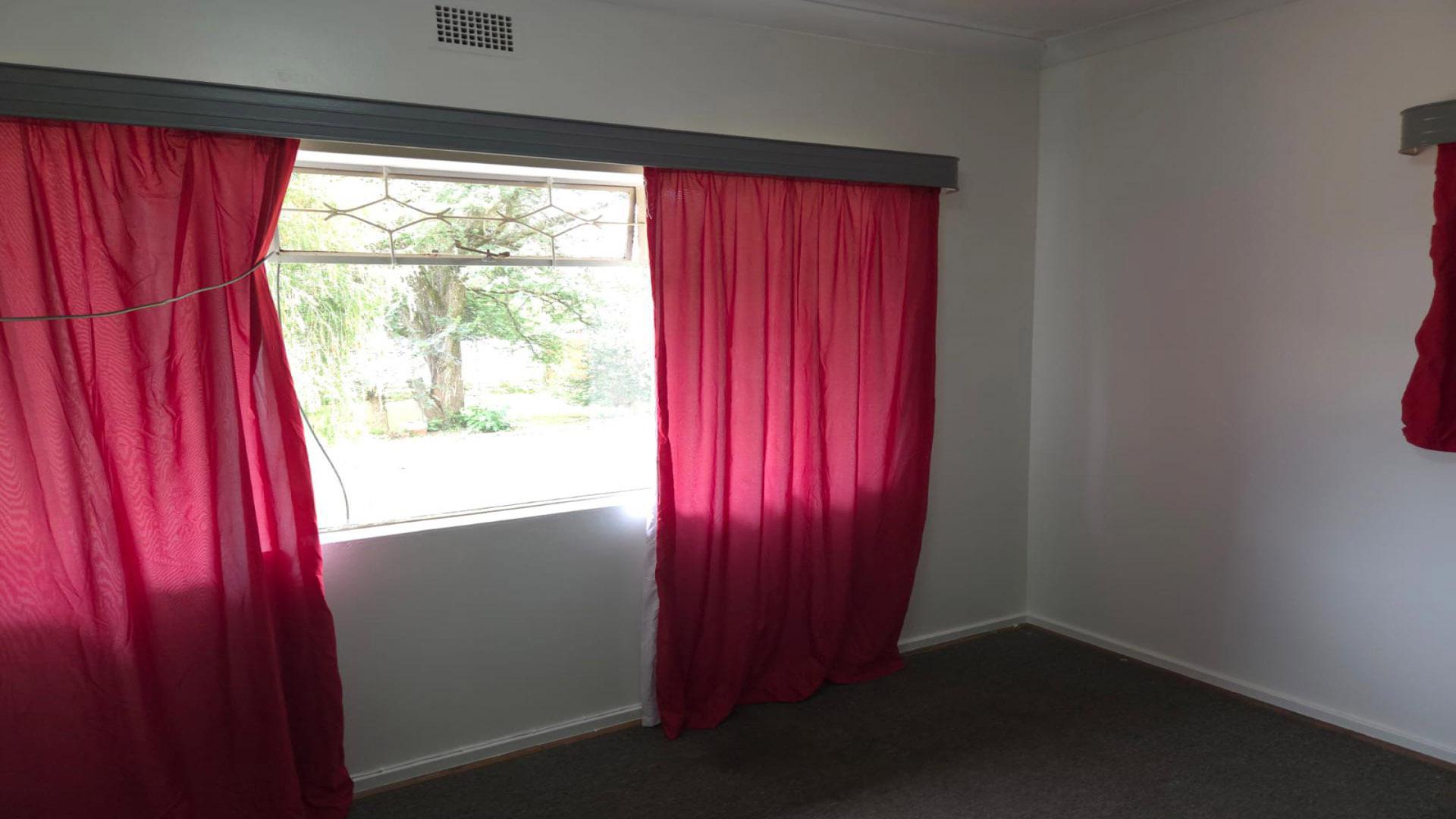 Bed Room 1 of property in Songloed