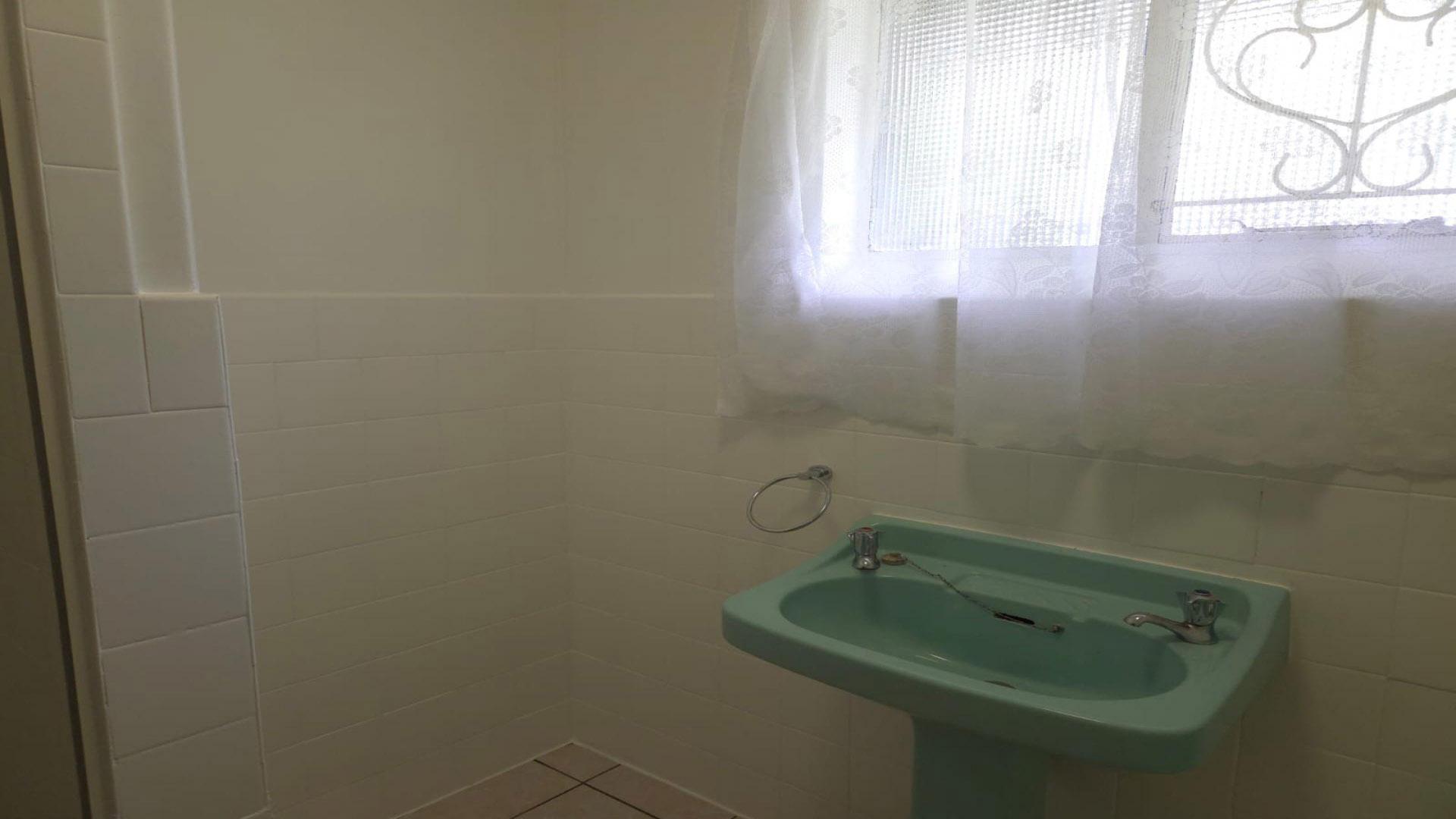 Bathroom 1 of property in Songloed