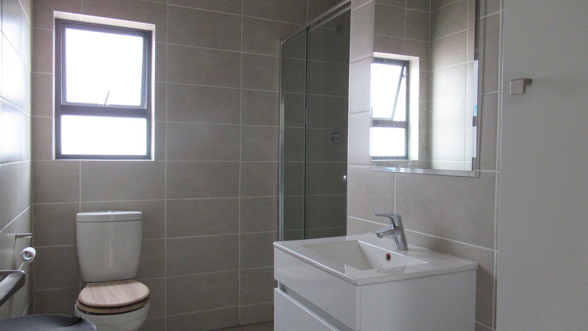 Bathroom 1 - 7 square meters of property in Linbro Park A.H.