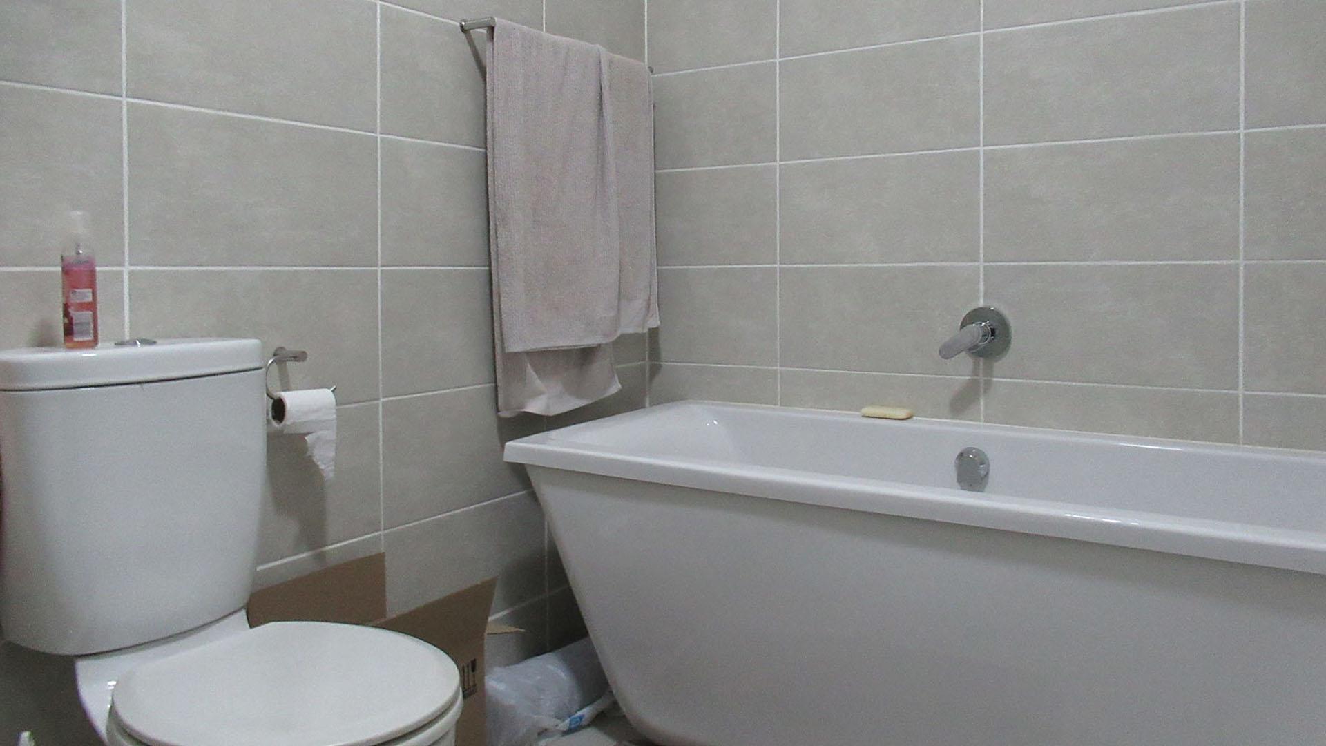 Bathroom 1 - 9 square meters of property in Linbro Park A.H.