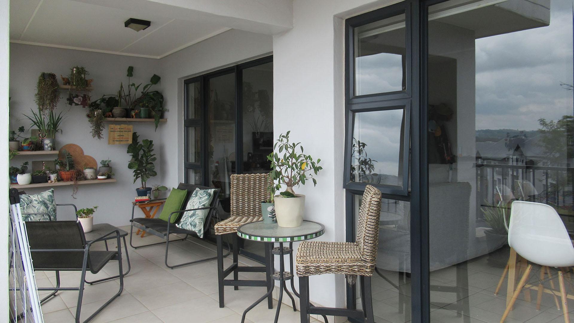 Balcony - 25 square meters of property in Linbro Park A.H.