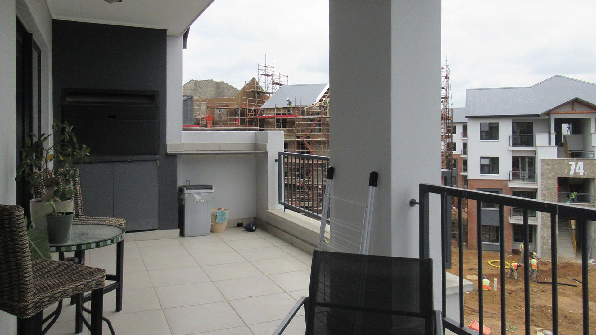 Balcony - 25 square meters of property in Linbro Park A.H.
