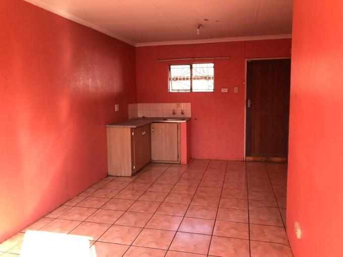 2 Bedroom House for Sale and to Rent For Sale in Lourierpark - MR700219