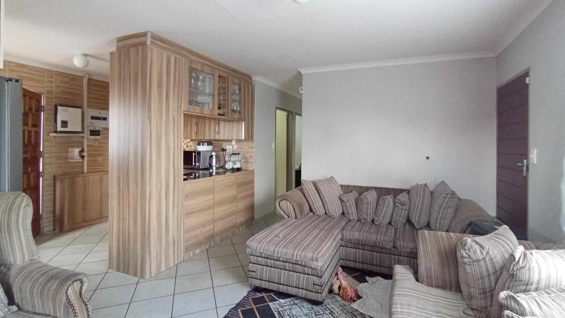 Lounges - 16 square meters of property in Lotus Gardens