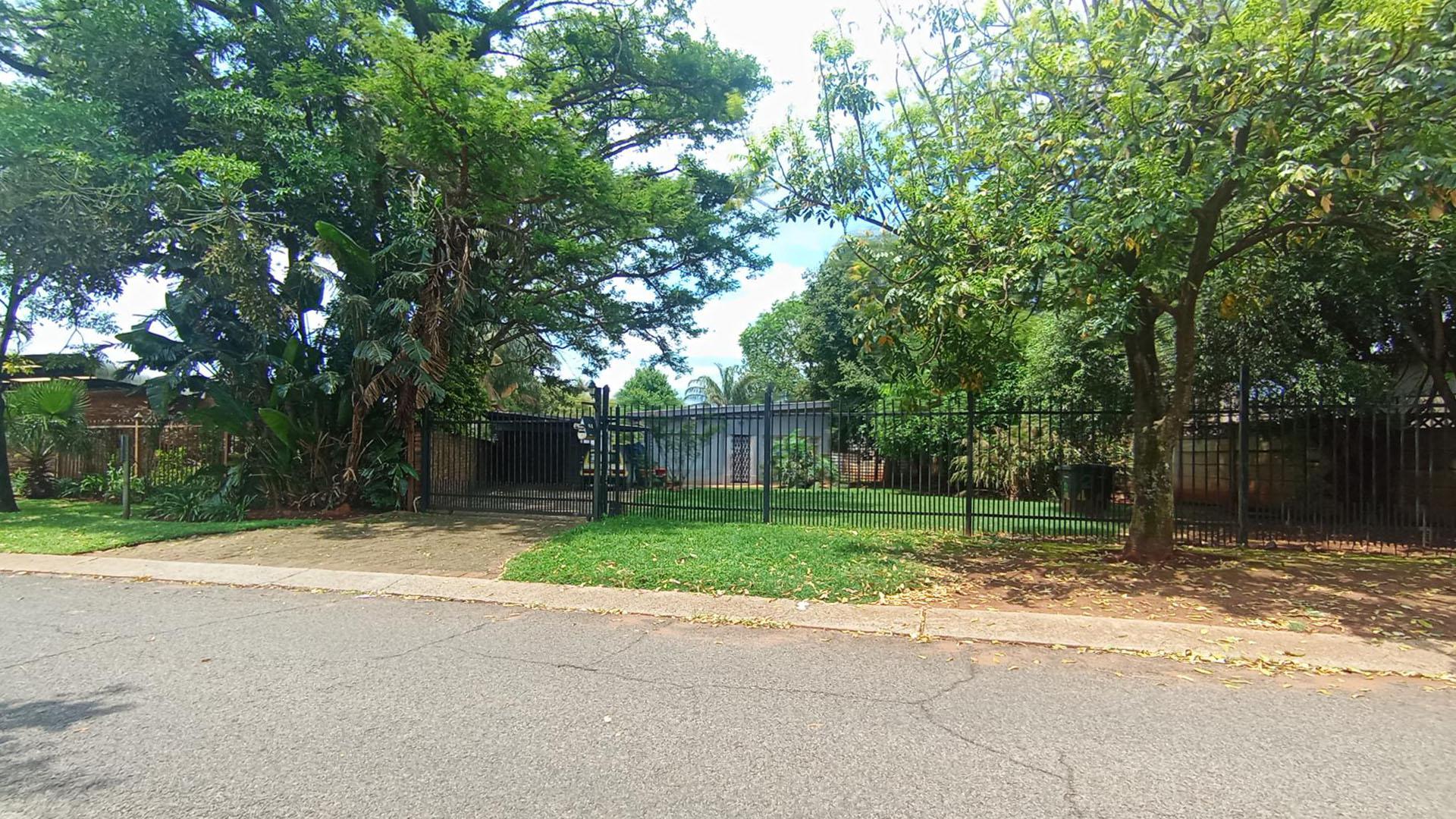 Front View of property in Sinoville