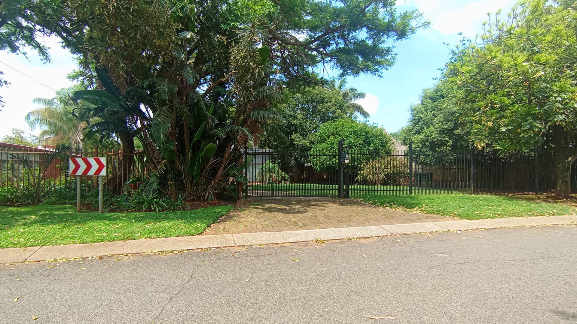 Front View of property in Sinoville