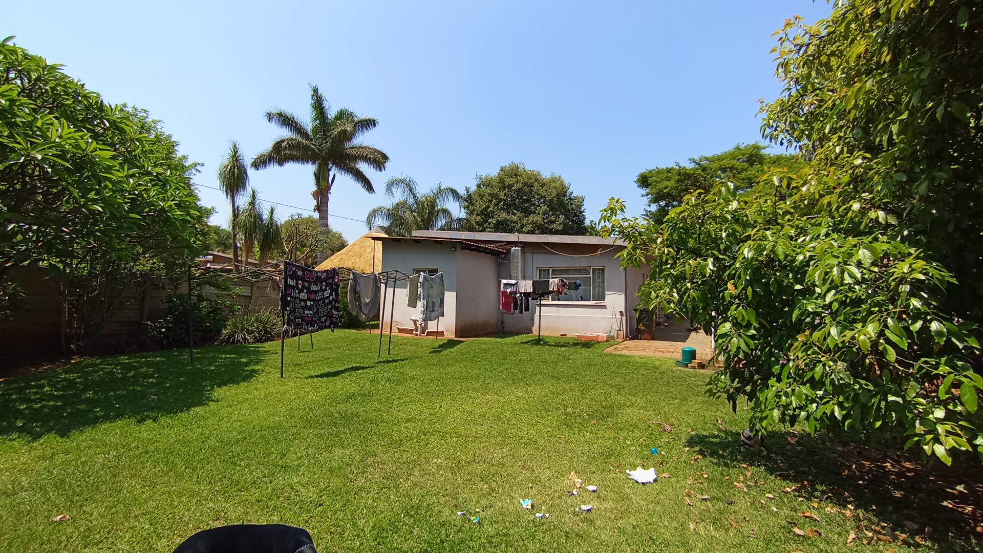 Backyard of property in Sinoville