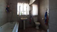 Bathroom 1 - 8 square meters of property in Sinoville