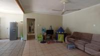 Lounges - 27 square meters of property in Sinoville