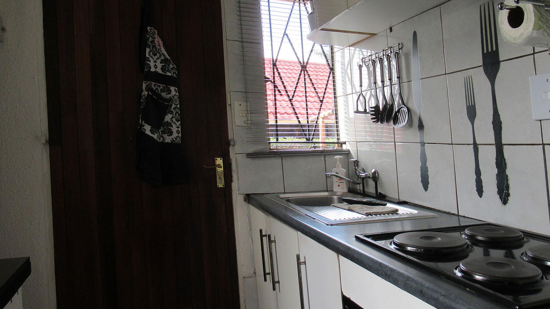 Kitchen - 17 square meters of property in Kew