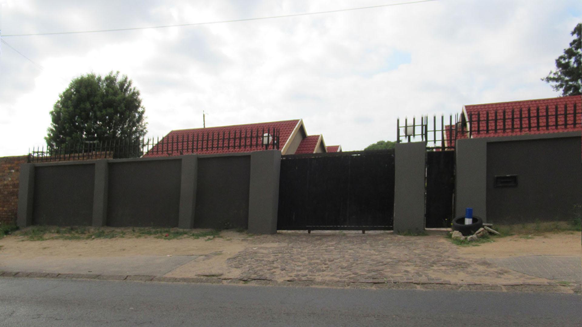 Front View of property in Kew