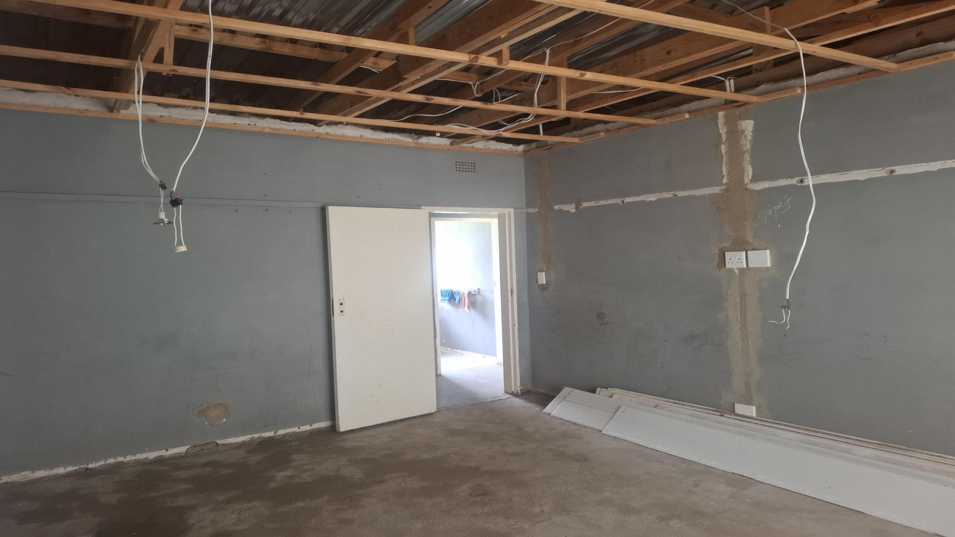 Bed Room 1 of property in Venterspos