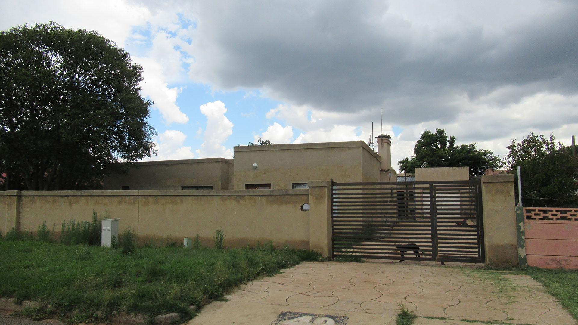 Front View of property in Venterspos