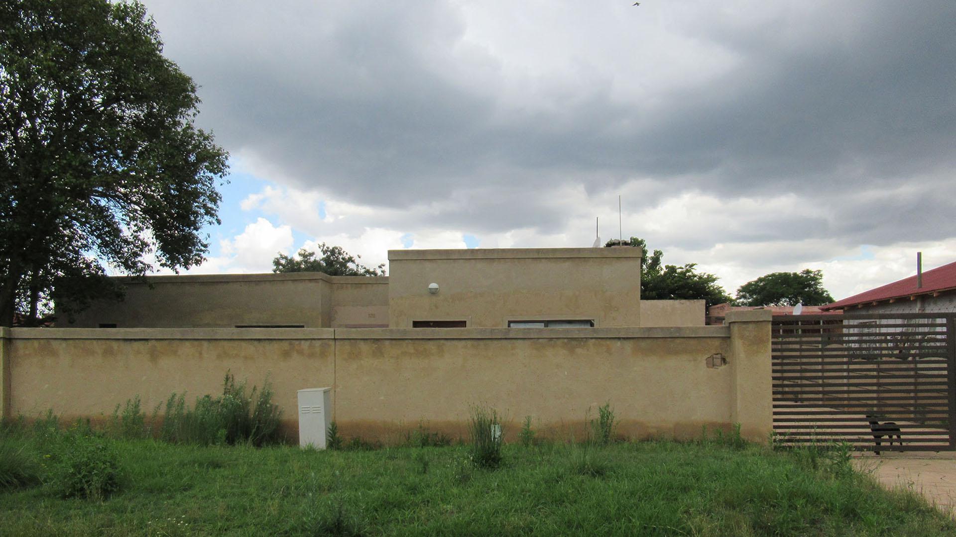 Front View of property in Venterspos