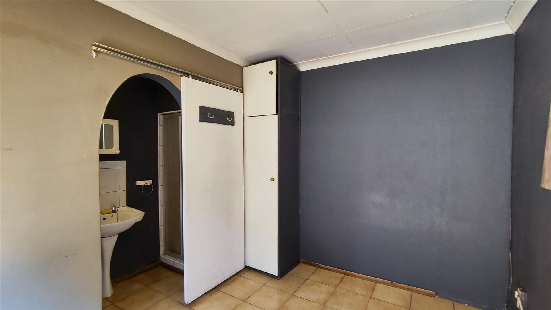 Bed Room 1 - 70 square meters of property in Birchleigh