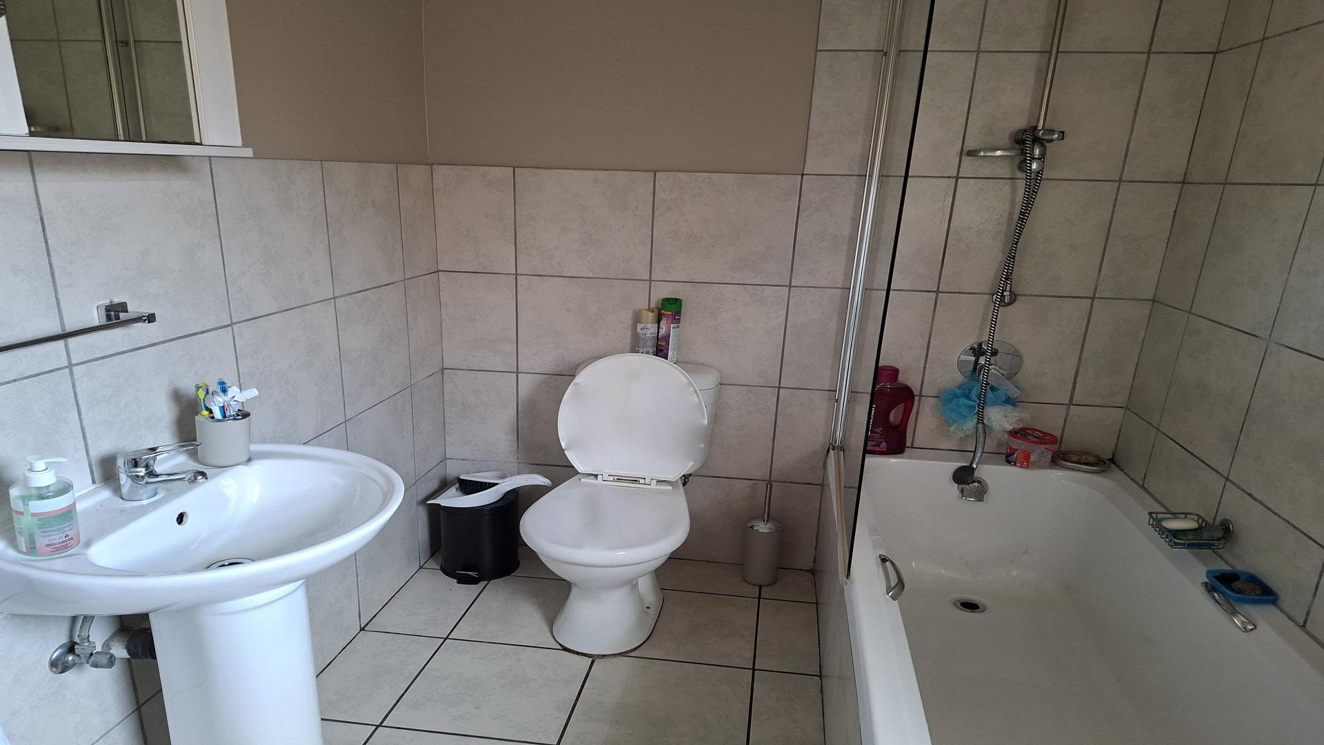 Bathroom 1 of property in Annadale