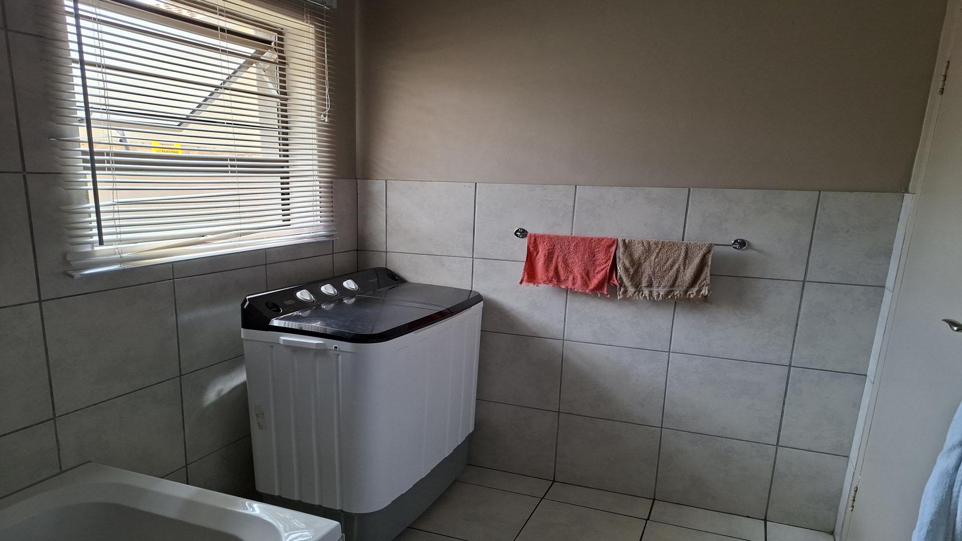 Bathroom 1 of property in Annadale