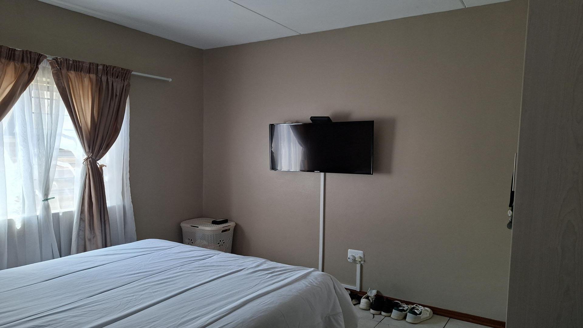 Bed Room 1 of property in Annadale