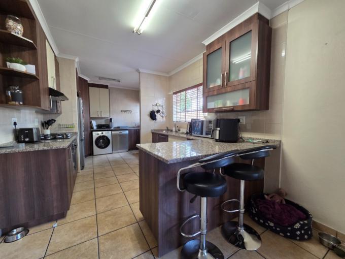 3 Bedroom Simplex for Sale For Sale in New Redruth - MR700275