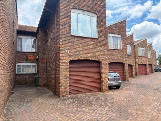 3 Bedroom Simplex for Sale For Sale in Brackendowns - MR700278