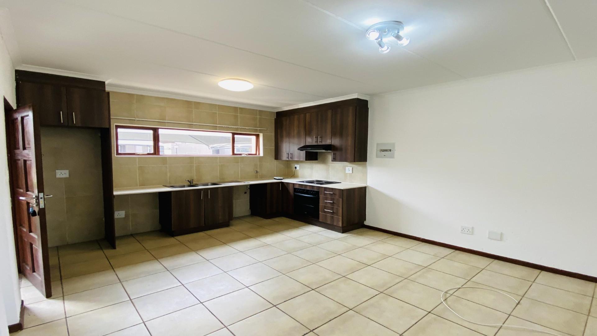 Kitchen - 10 square meters of property in Helderwyk Estate