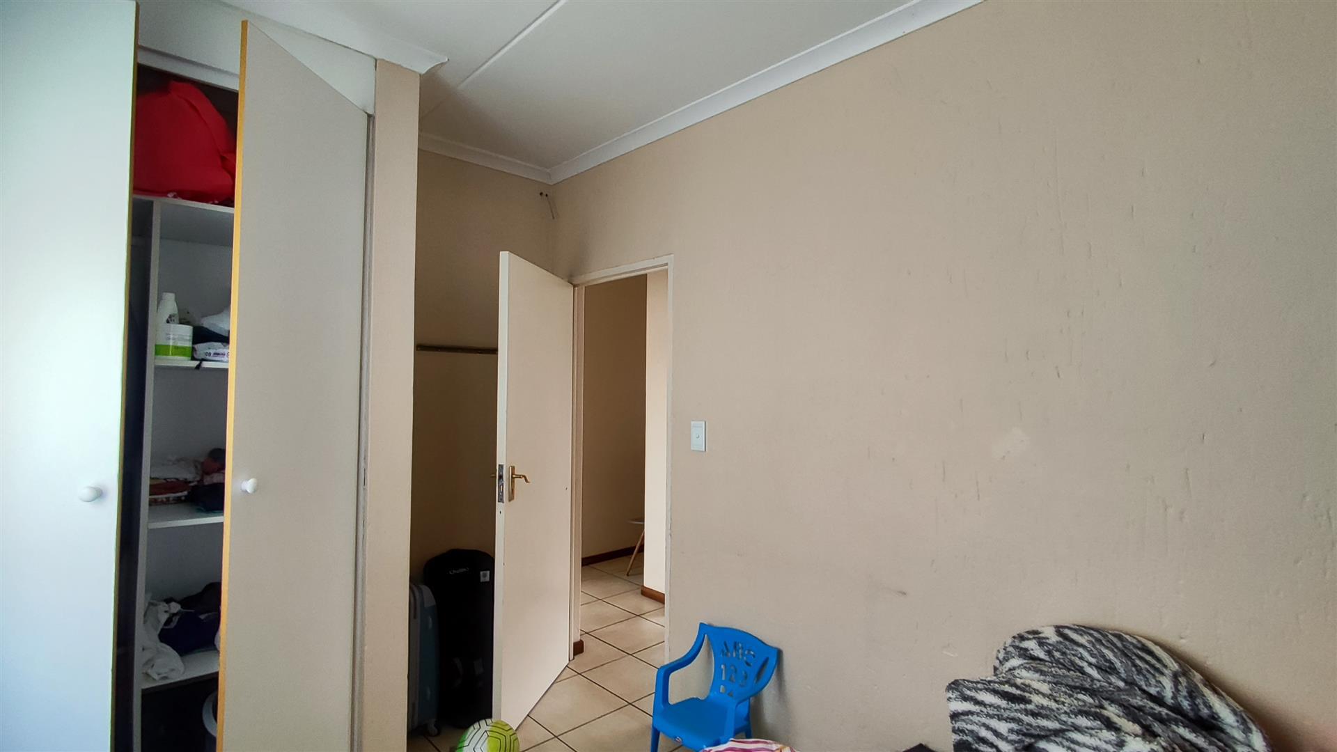 Bed Room 1 - 13 square meters of property in Helderwyk Estate