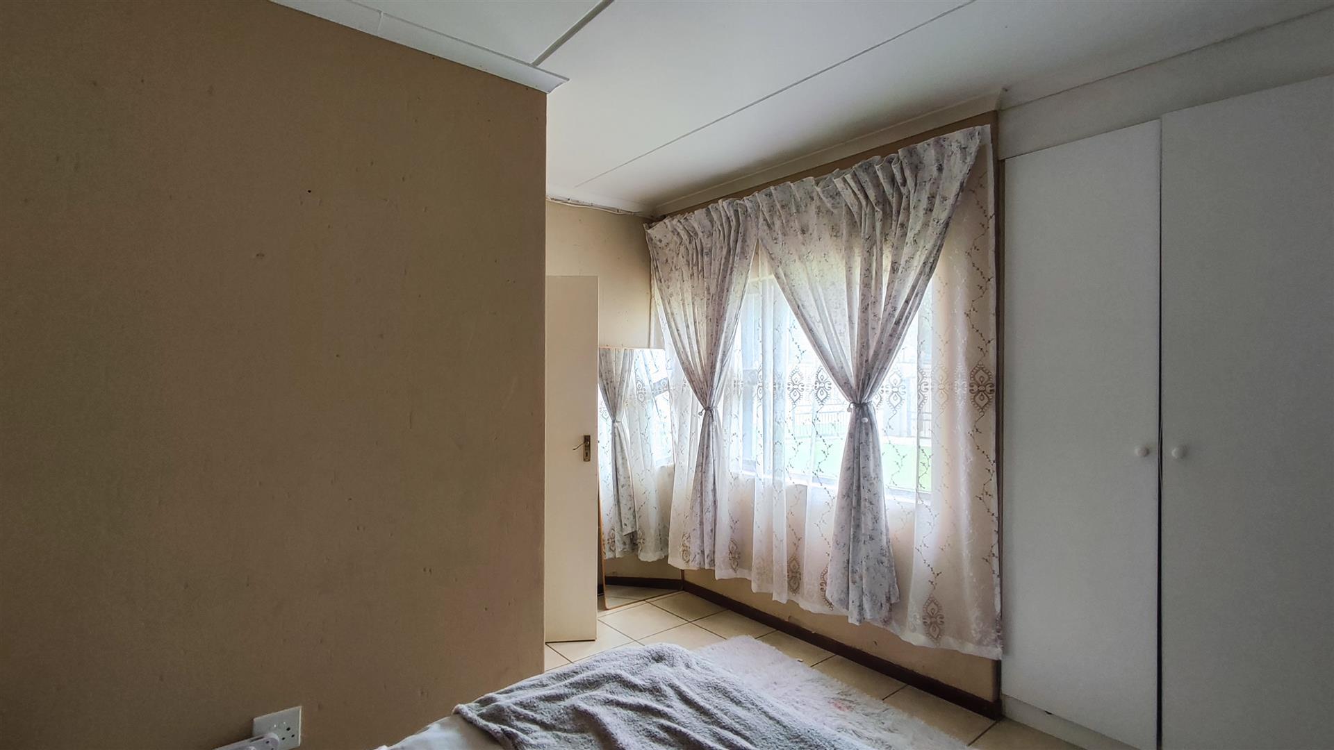 Bed Room 2 - 16 square meters of property in Helderwyk Estate