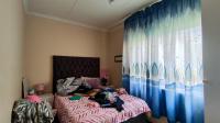 Bed Room 1 - 13 square meters of property in Helderwyk Estate