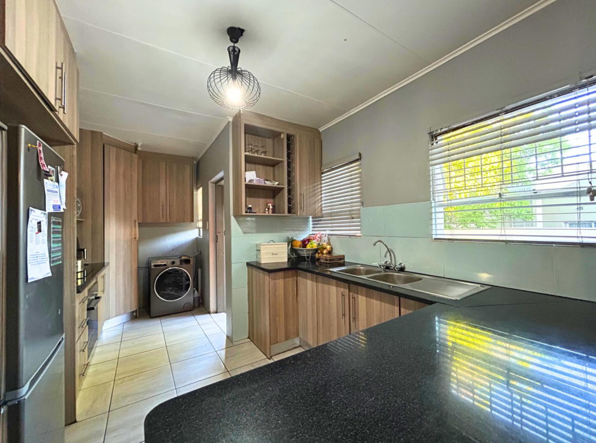  of property in Die Hoewes