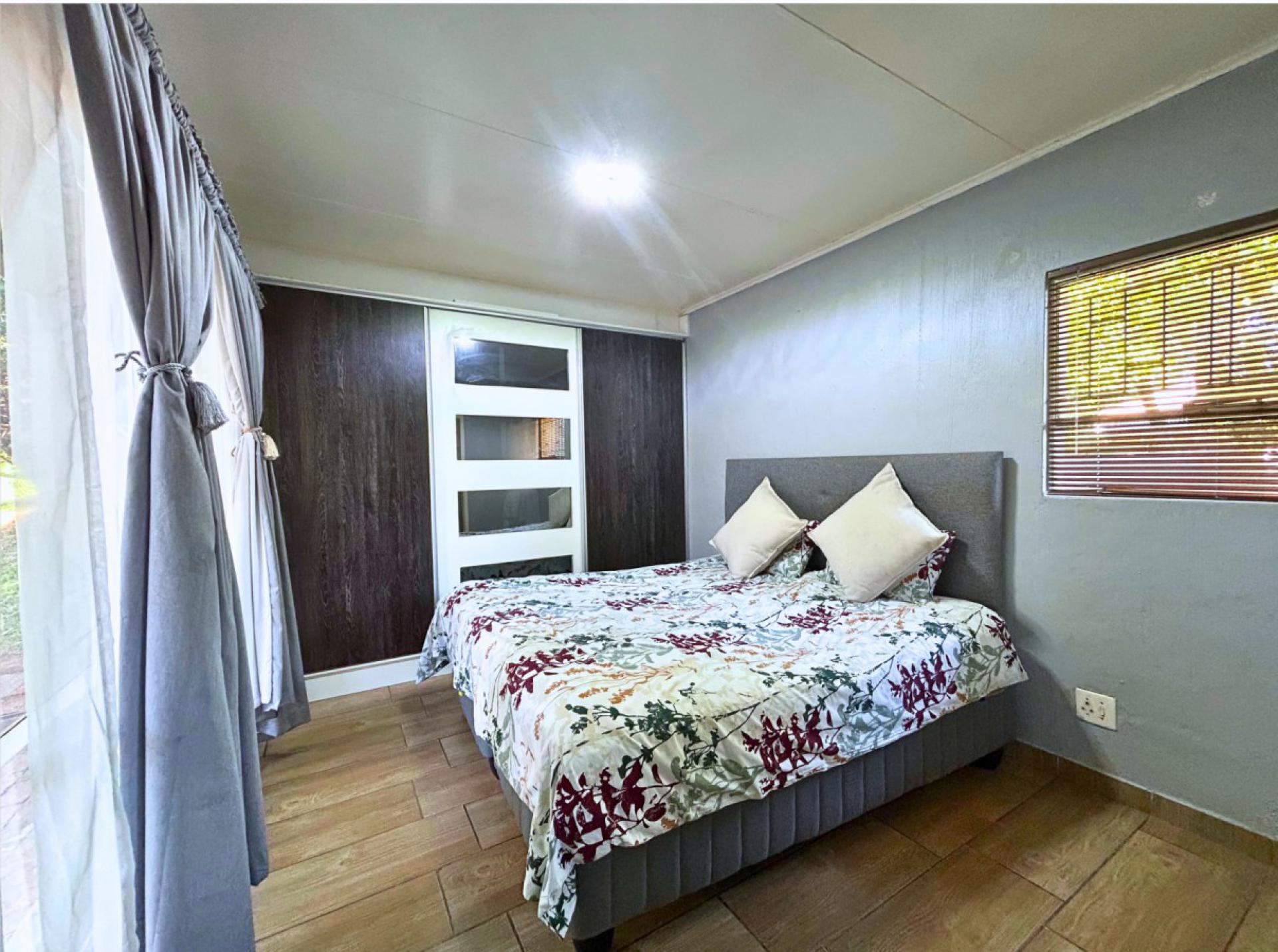  of property in Die Hoewes