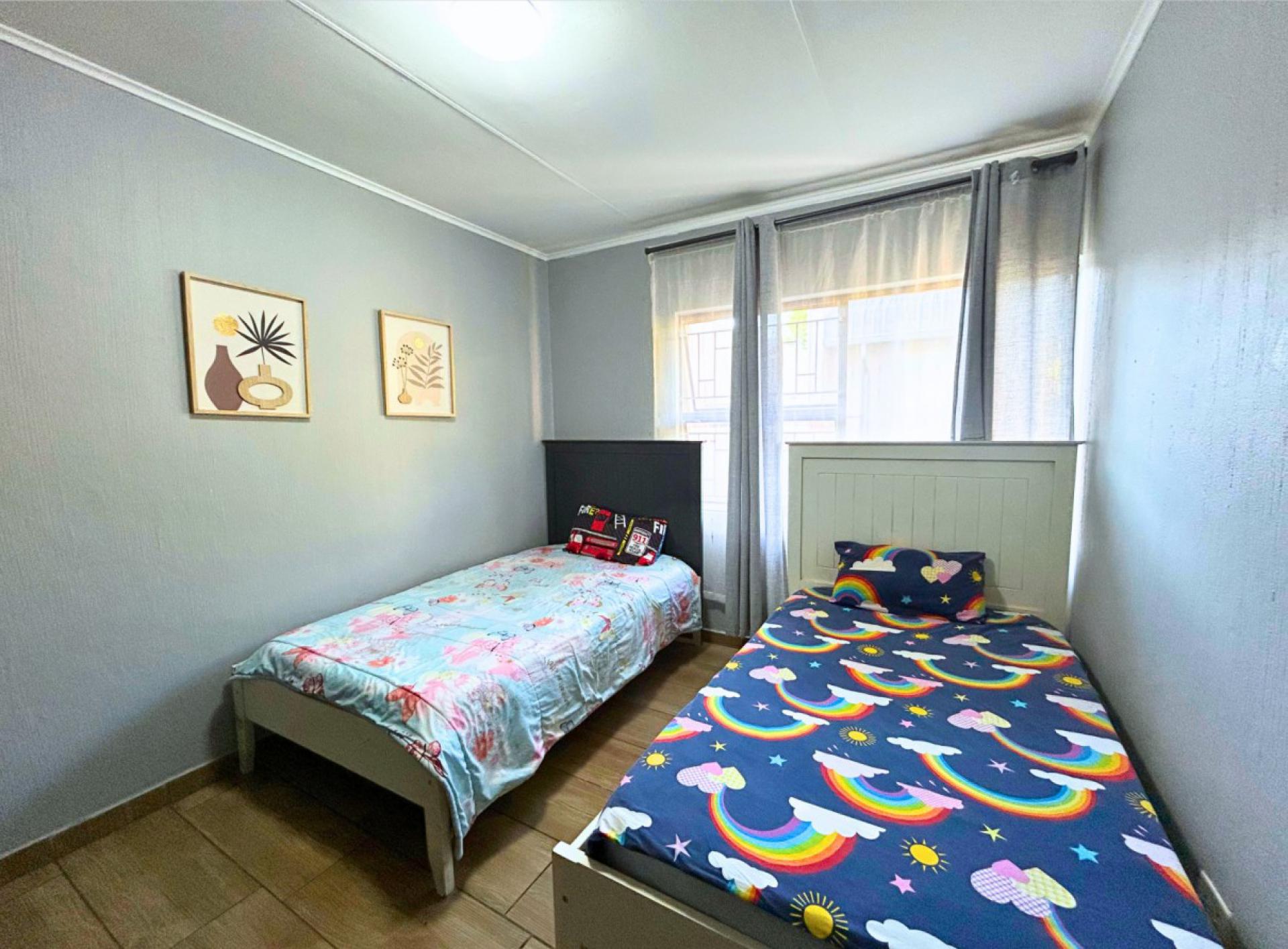  of property in Die Hoewes