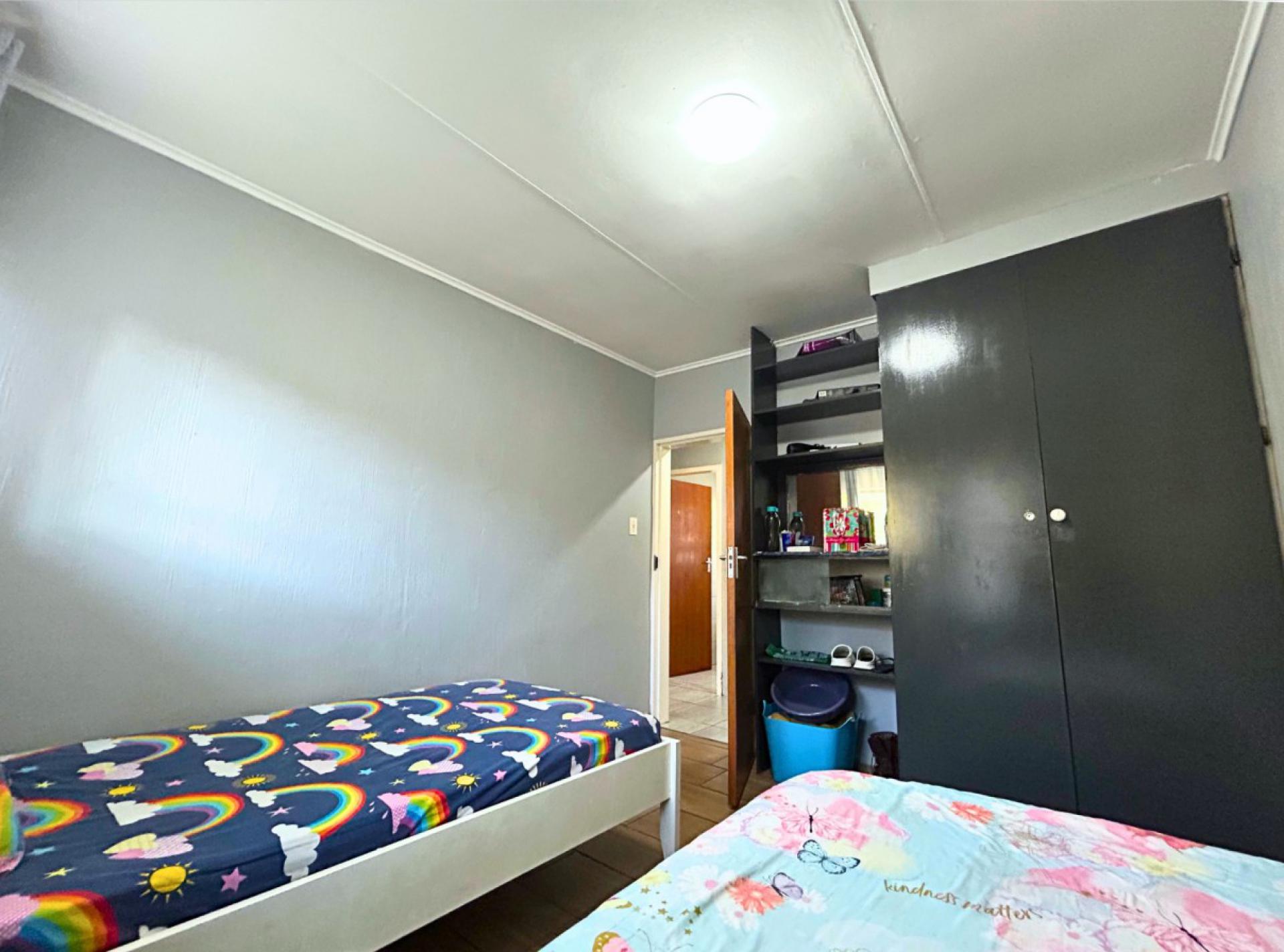  of property in Die Hoewes