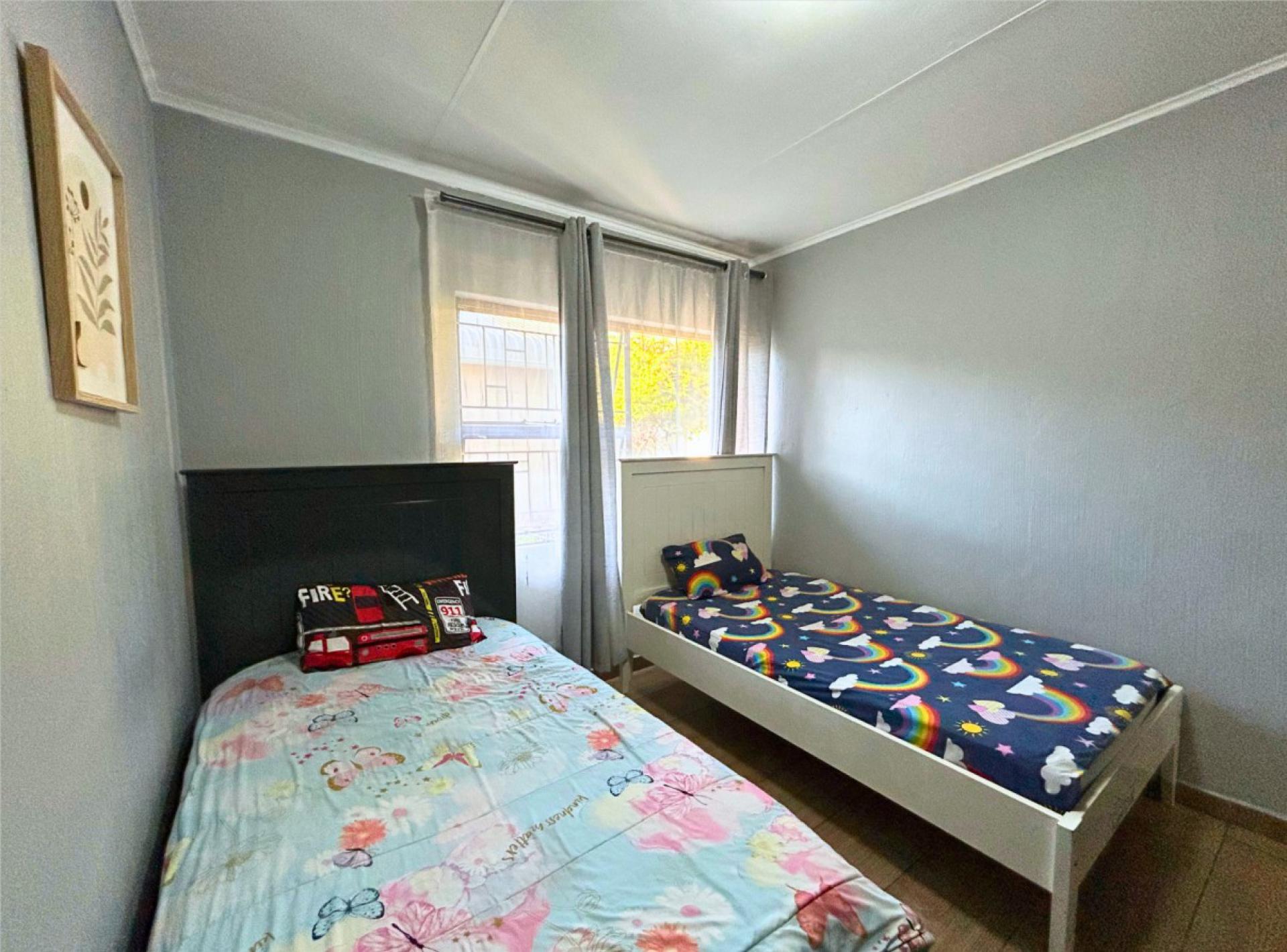  of property in Die Hoewes