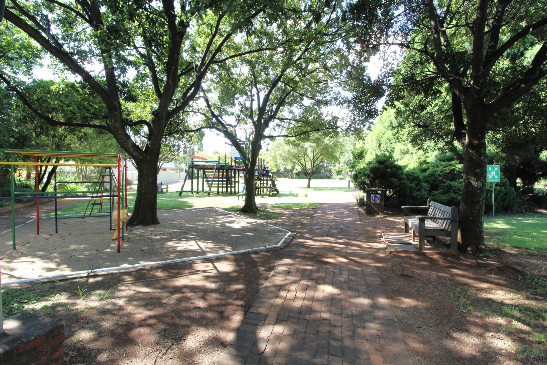  of property in Die Hoewes