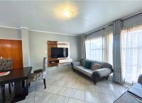  of property in Die Hoewes