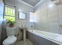  of property in Die Hoewes