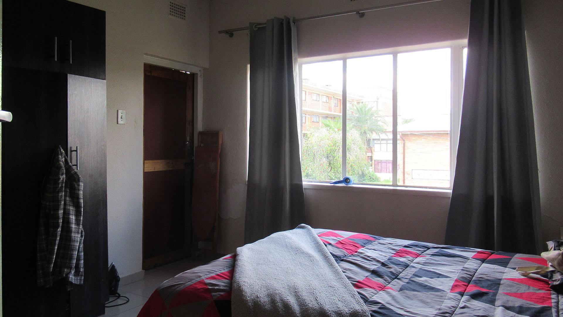 Bed Room 1 - 14 square meters of property in Florida