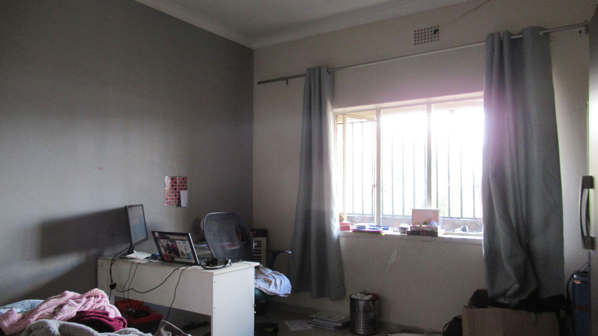 Bed Room 2 - 17 square meters of property in Florida