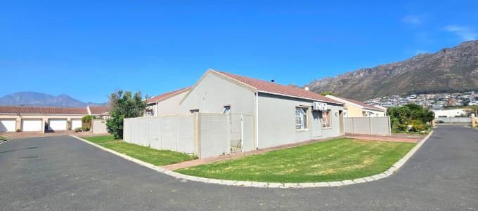 3 Bedroom House for Sale For Sale in Gordons Bay - MR700307