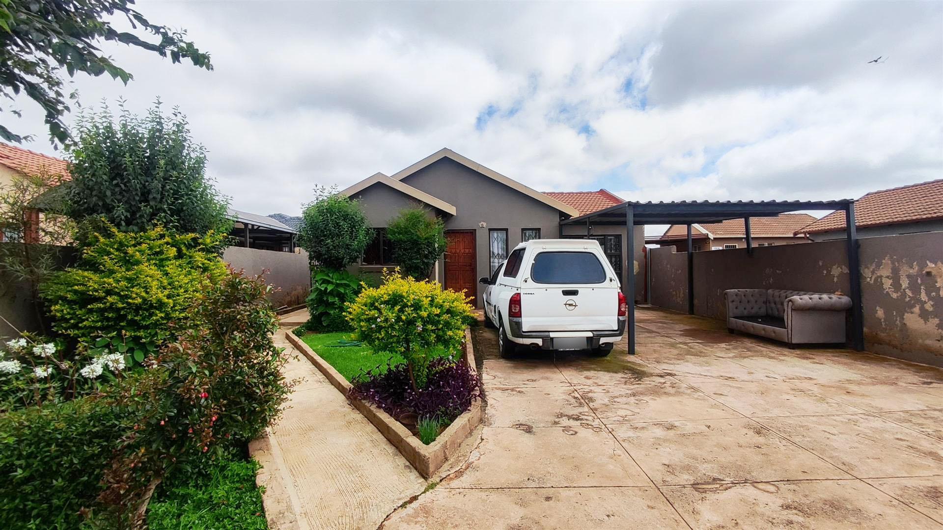 Front View of property in Protea Glen