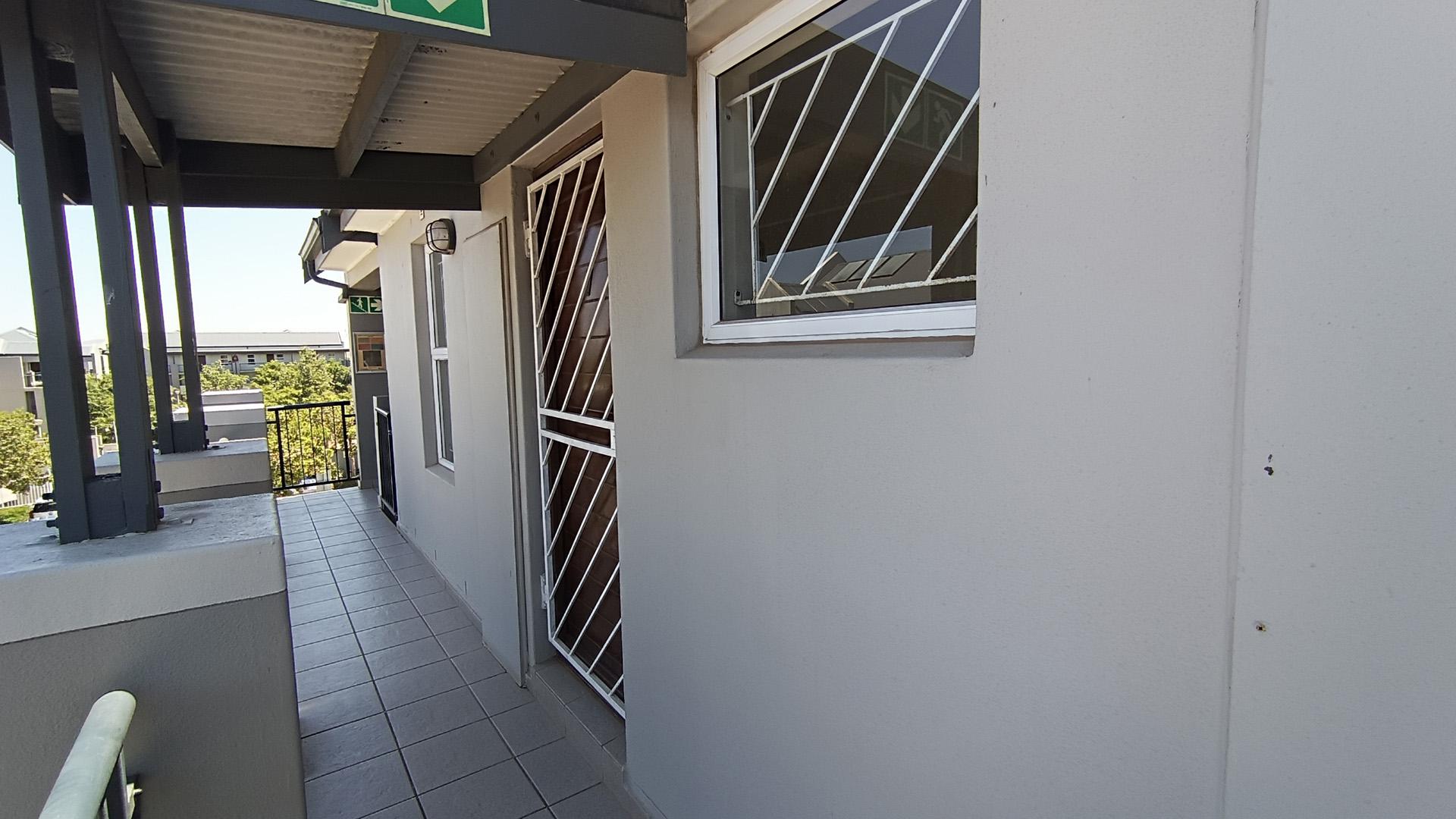 Front View of property in Buh Rein