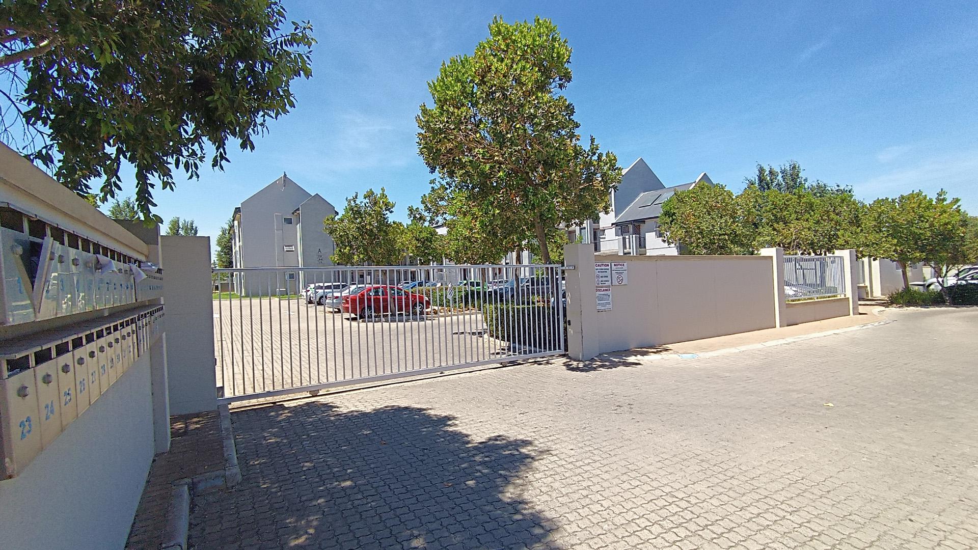 Front View of property in Buh Rein