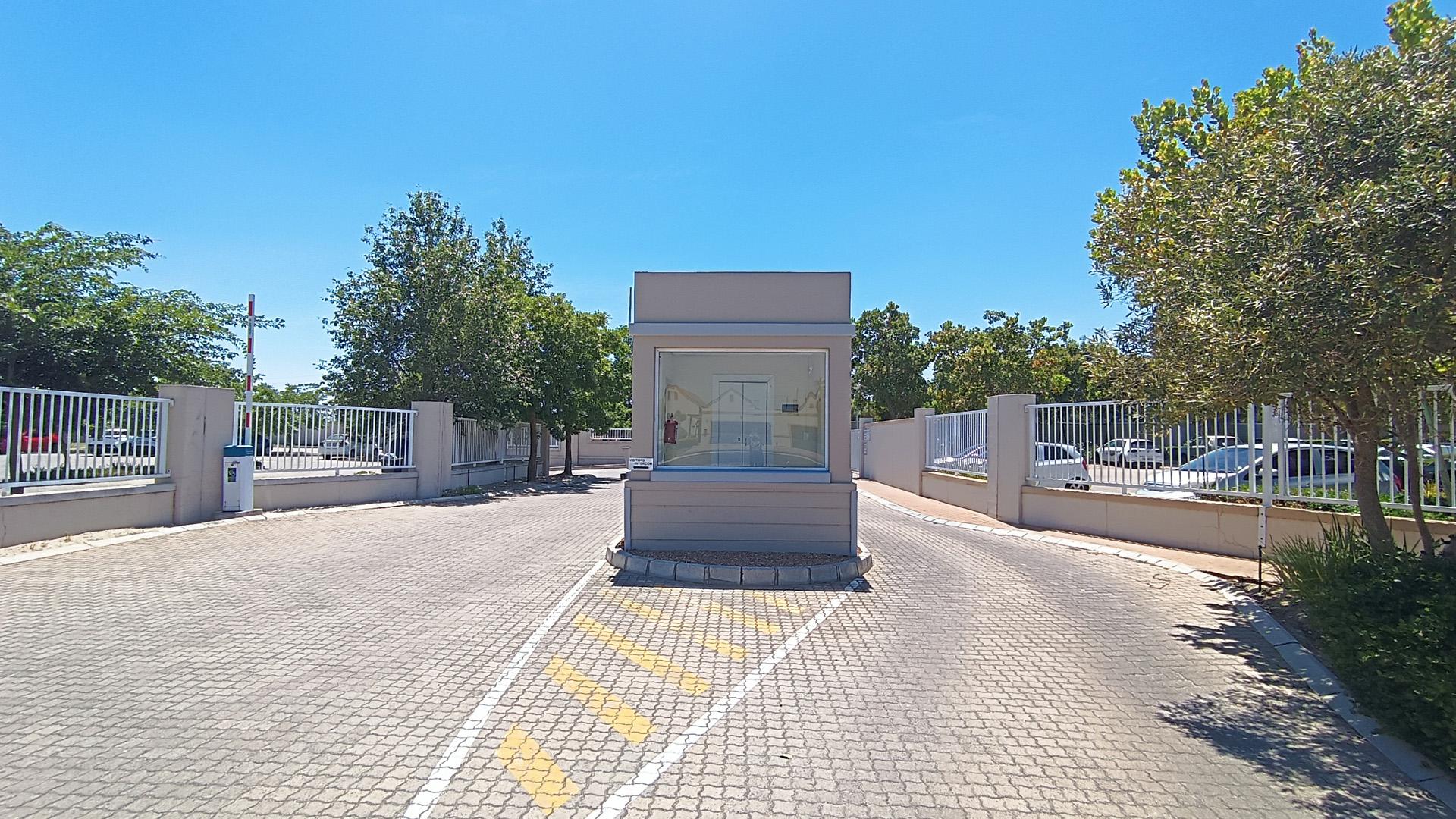 Front View of property in Buh Rein