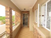  of property in Die Hoewes