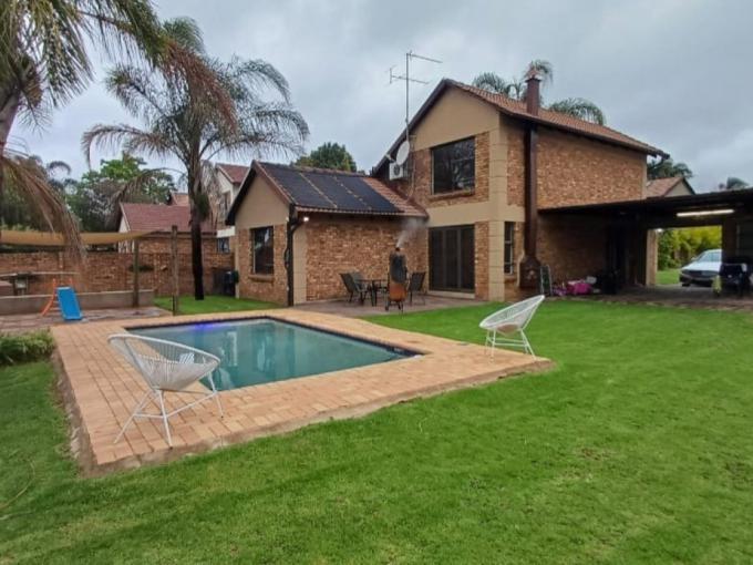 3 Bedroom House for Sale For Sale in Glen Marais - MR700369