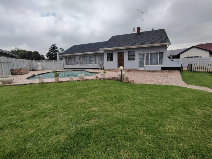 5 Bedroom House for Sale For Sale in Brackendowns - MR700376