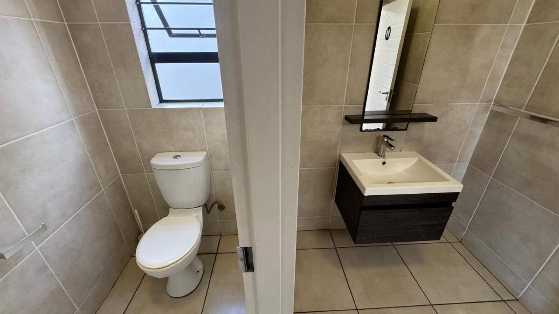 Bathroom 1 of property in Oakdene