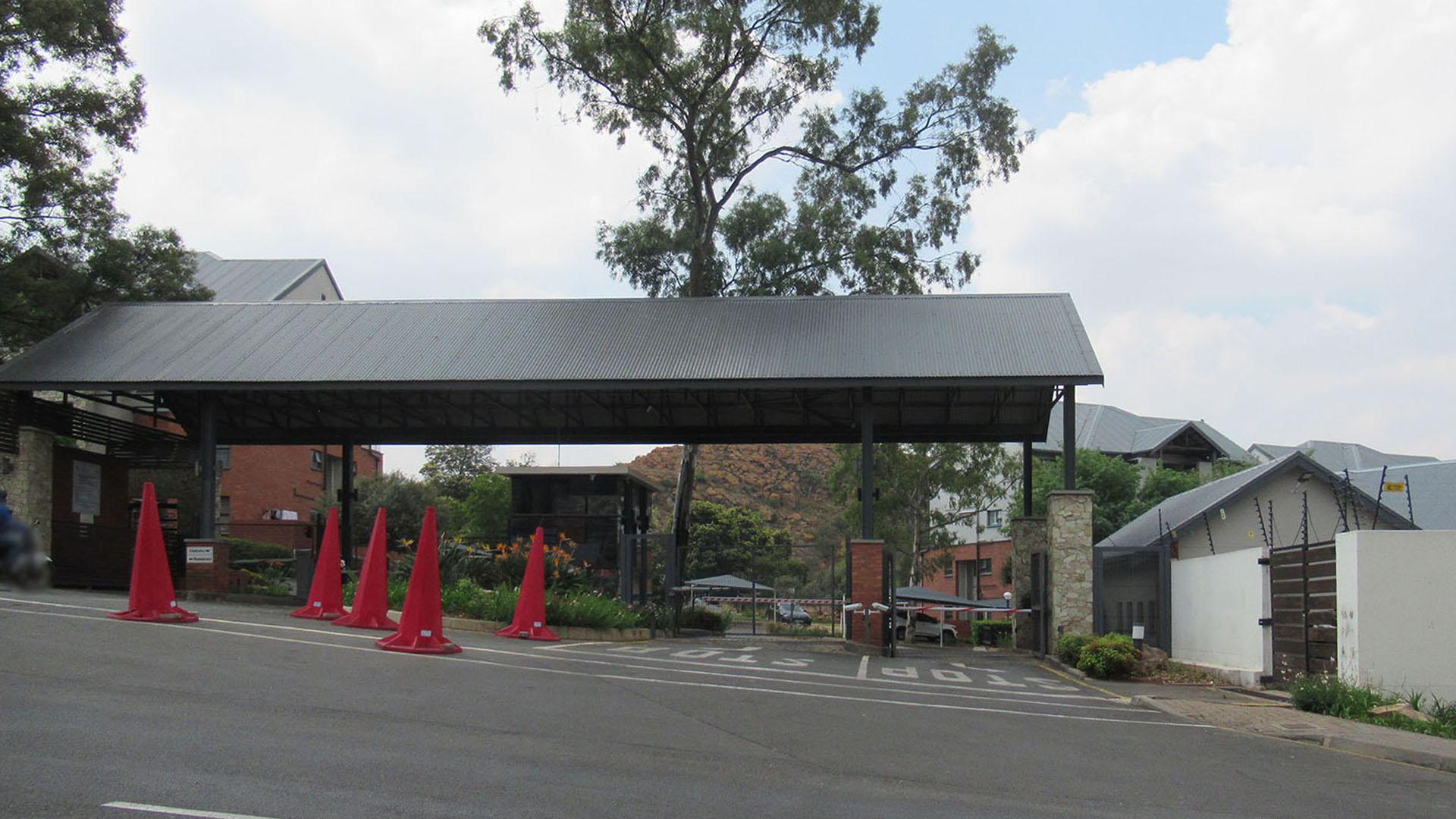 Front View of property in Oakdene