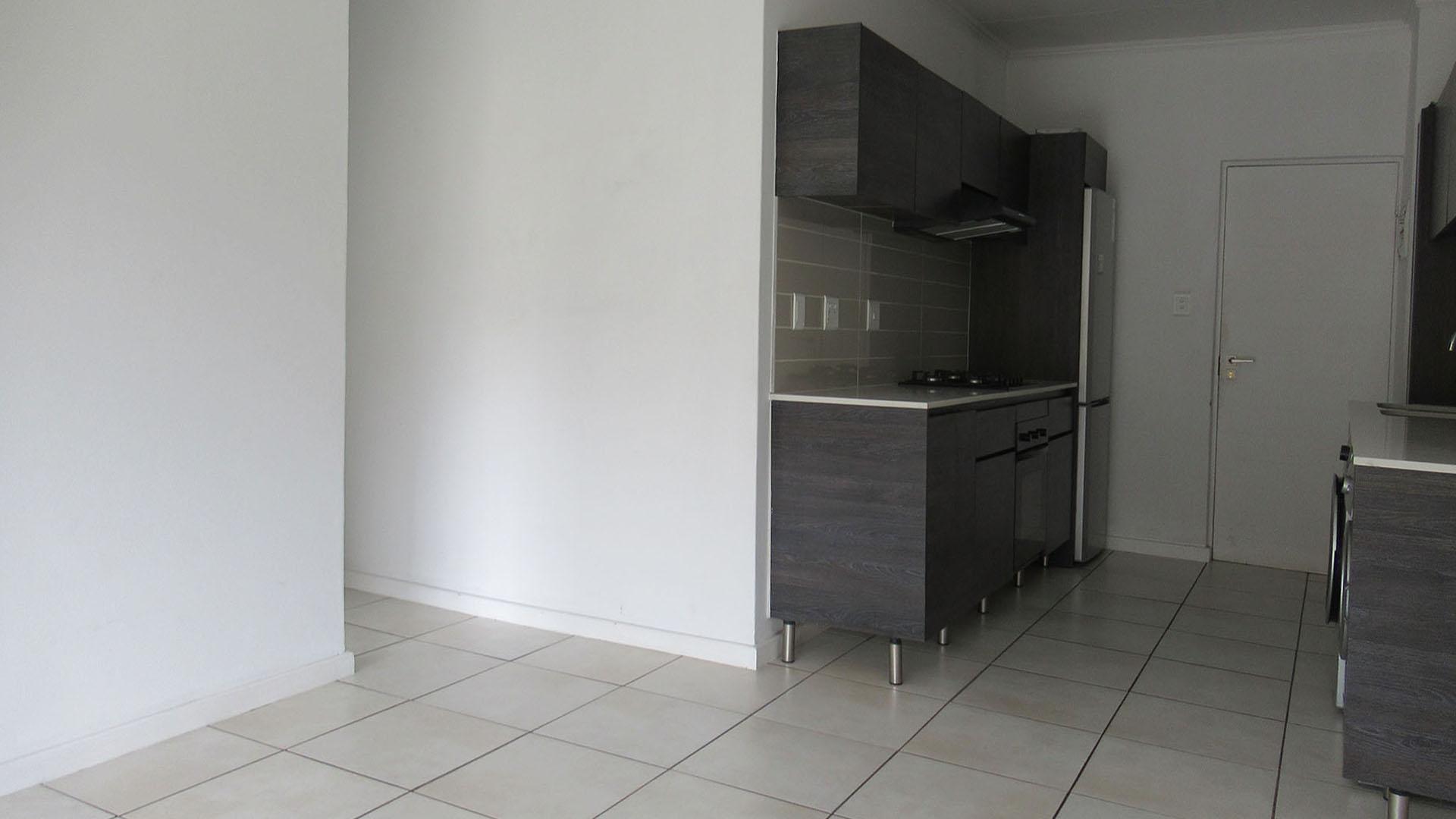 Lounges - 17 square meters of property in Oakdene